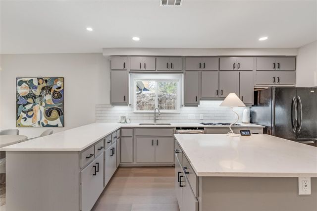 5606 Sedgefield DR, Austin, TX 78746