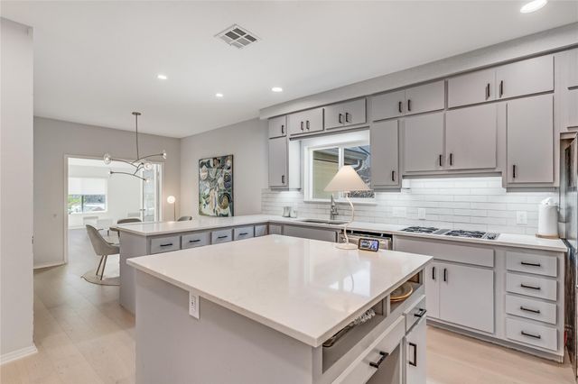 5606 Sedgefield DR, Austin, TX 78746