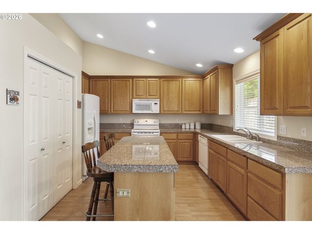 3100 KNOLL Dr, Newberg, OR 97132