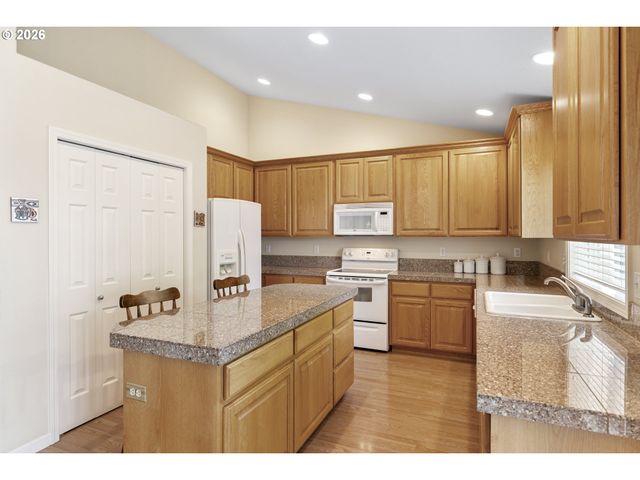 3100 KNOLL Dr, Newberg, OR 97132