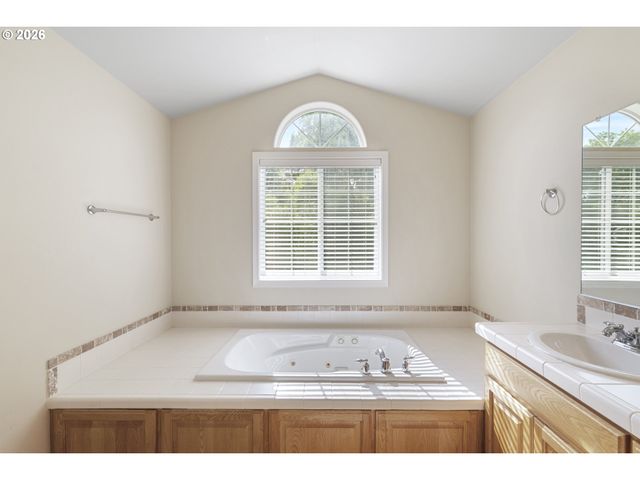 3100 KNOLL Dr, Newberg, OR 97132