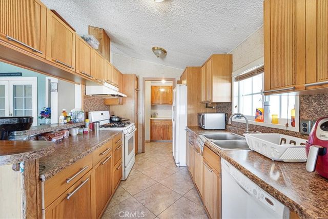 13378 Paramount Road, Phelan, CA 92371