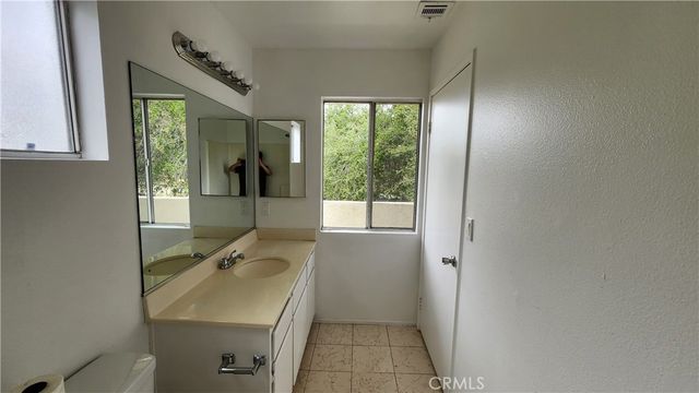 1425 S White A, Pomona, CA 91766