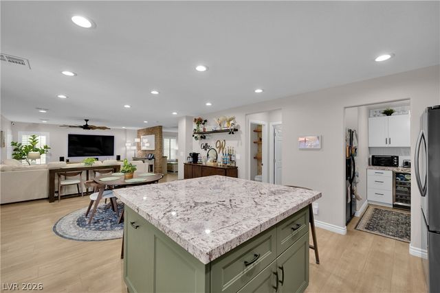 4913 Apache Valley Avenue, Las Vegas, NV 89131