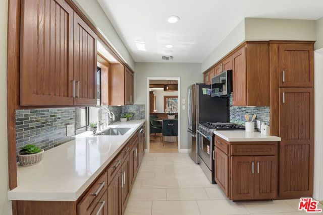 11135 Fairbanks Way, Culver City, CA 90230