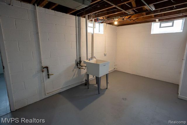 16133 Bell Avenue, Eastpointe, MI 48021