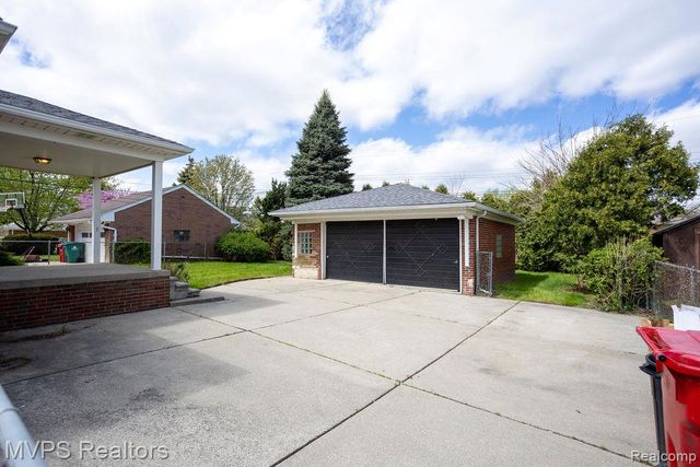 16133 Bell Avenue, Eastpointe, MI 48021
