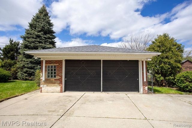 16133 Bell Avenue, Eastpointe, MI 48021