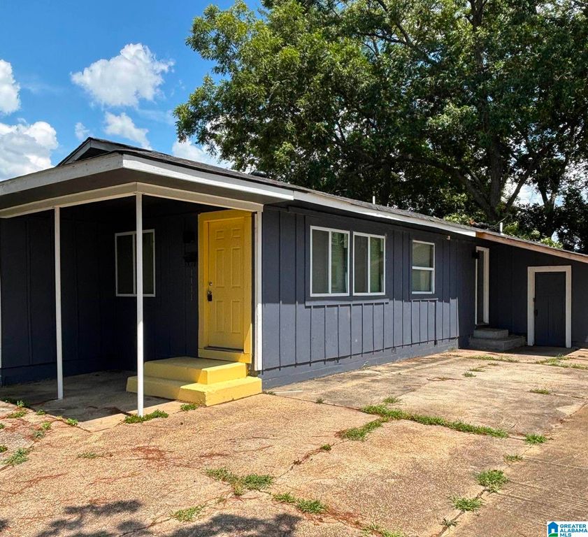1111 1ST AVENUE N, Bessemer, AL 35020