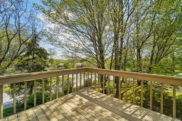 18 BROOKE HOLLOW Lane, Peekskill, NY 10566