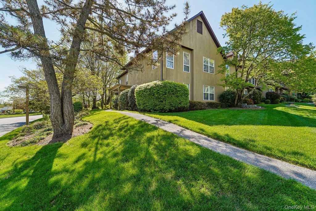 18 BROOKE HOLLOW Lane, Peekskill, NY 10566