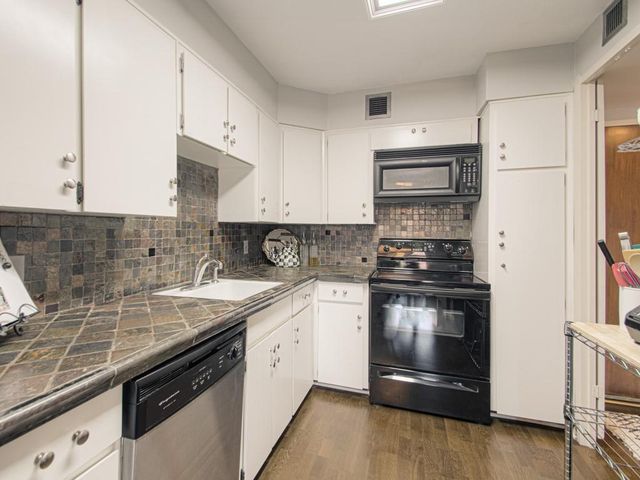 4545 Wornall Road 208, Kansas City, MO 64111