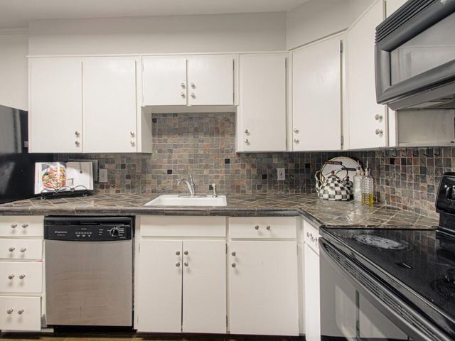 4545 Wornall Road 208, Kansas City, MO 64111