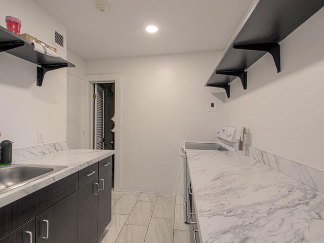 4545 Wornall Road 208, Kansas City, MO 64111