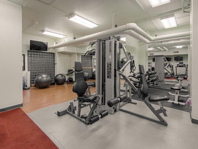 4545 Wornall Road 208, Kansas City, MO 64111