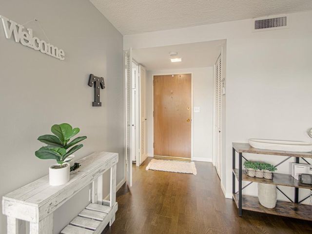 4545 Wornall Road 208, Kansas City, MO 64111