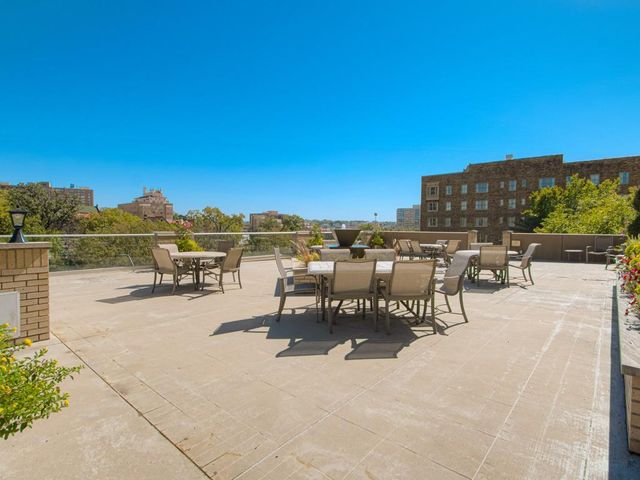 4545 Wornall Road 208, Kansas City, MO 64111