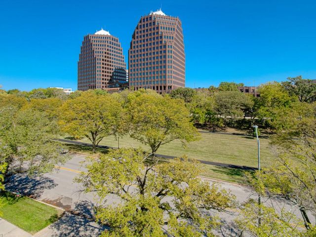 4545 Wornall Road 208, Kansas City, MO 64111