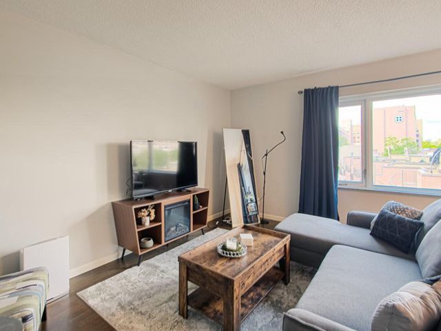 4545 Wornall Road 208, Kansas City, MO 64111