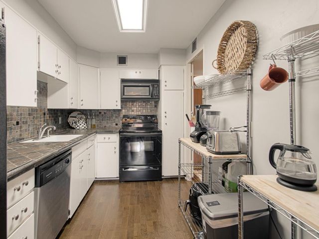 4545 Wornall Road 208, Kansas City, MO 64111
