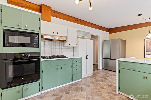 8707 Maple Lane, Edmonds, WA 98026