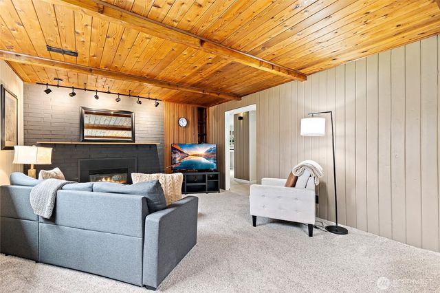 8707 Maple Lane, Edmonds, WA 98026