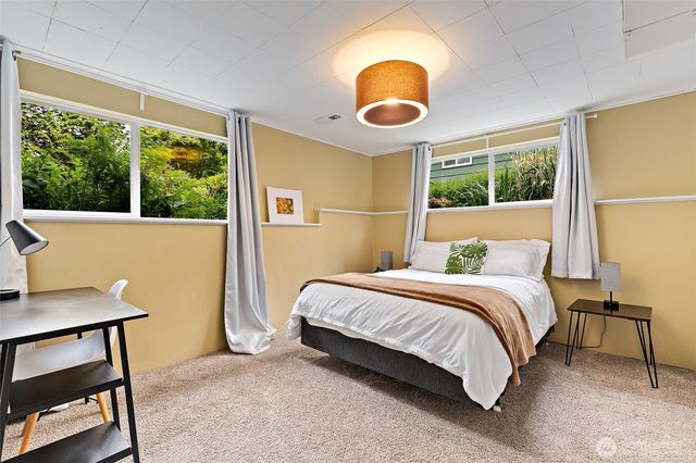 8707 Maple Lane, Edmonds, WA 98026