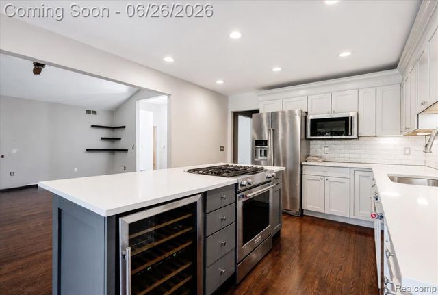 1713 Stirling Avenue, Pontiac, MI 48340