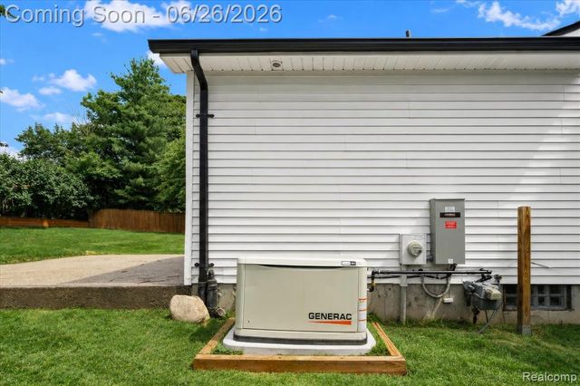 1713 Stirling Avenue, Pontiac, MI 48340