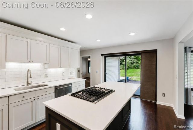 1713 Stirling Avenue, Pontiac, MI 48340