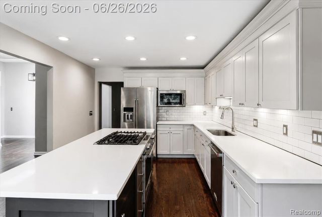 1713 Stirling Avenue, Pontiac, MI 48340