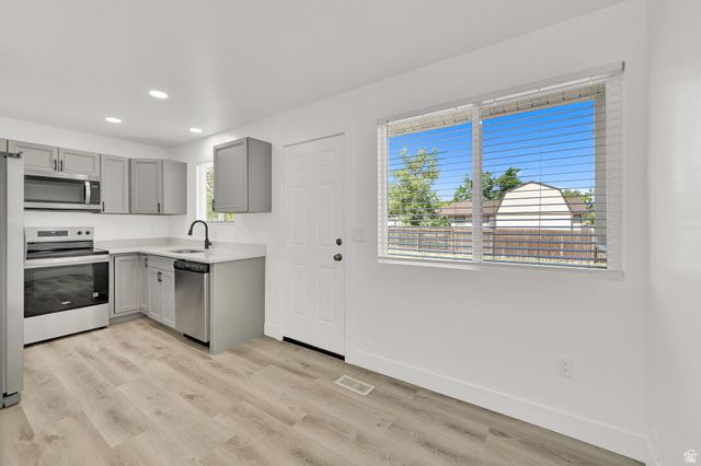 958 N 2075 W, Farr West, UT 84404