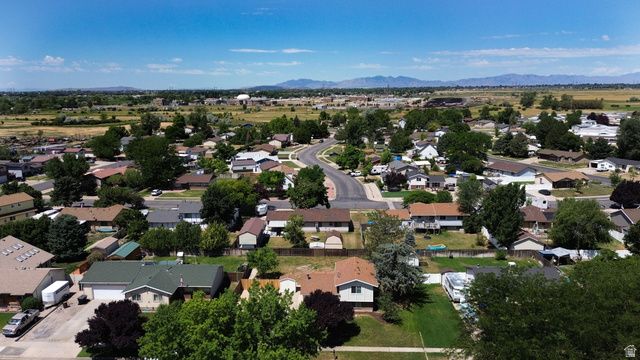 958 N 2075 W, Farr West, UT 84404