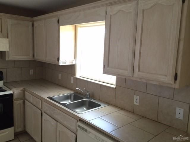 1302 S Diplomat Drive, Pharr, TX 78577