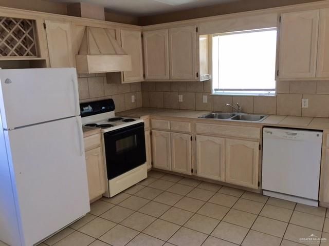 1302 S Diplomat Drive, Pharr, TX 78577