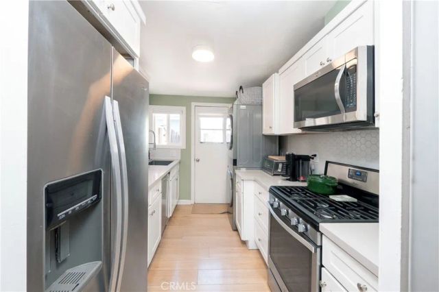 18527 Napa Street, Northridge, CA 91324
