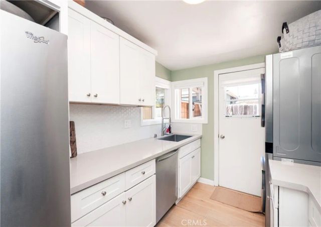 18527 Napa Street, Northridge, CA 91324