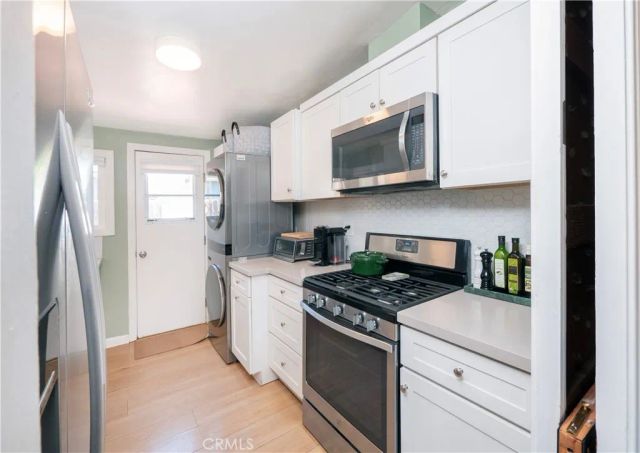 18527 Napa Street, Northridge, CA 91324