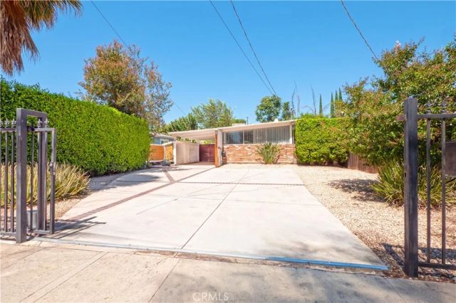 18527 Napa Street, Northridge, CA 91324