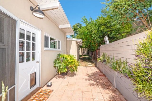 18527 Napa Street, Northridge, CA 91324