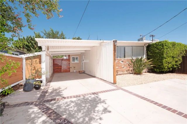 18527 Napa Street, Northridge, CA 91324