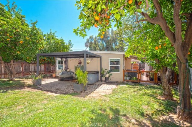18527 Napa Street, Northridge, CA 91324