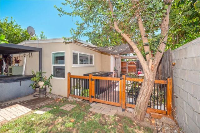 18527 Napa Street, Northridge, CA 91324