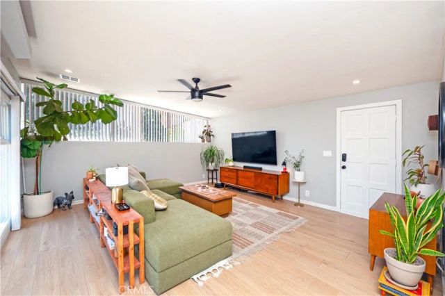 18527 Napa Street, Northridge, CA 91324