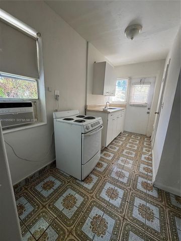 3690 SW 14th St 1, Miami, FL 33145