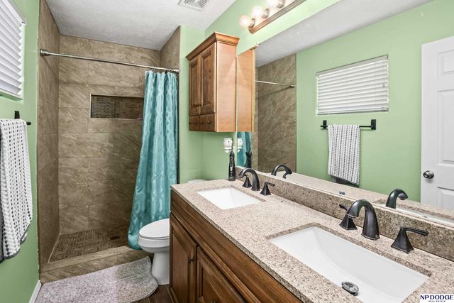 18060 Lillian Street, Omaha, NE 68136