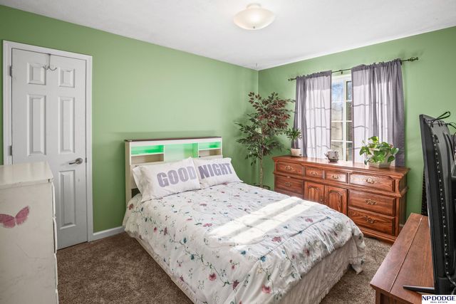 18060 Lillian Street, Omaha, NE 68136