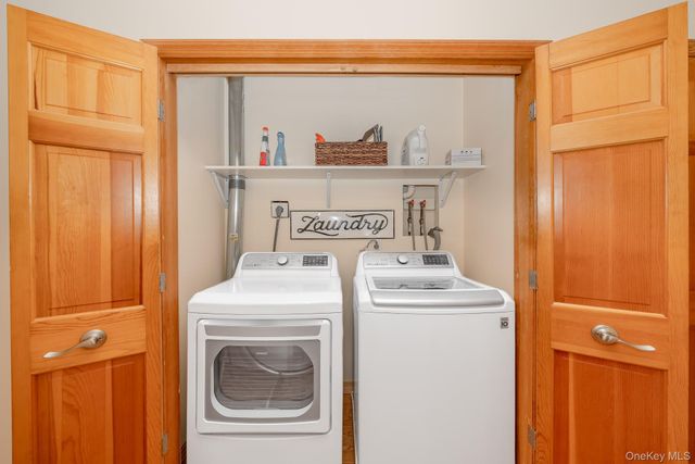 242 Singingwood Drive, Holbrook, NY 11741