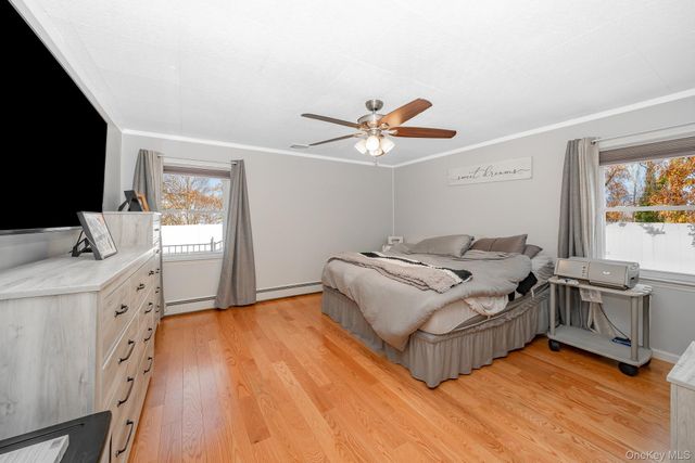 242 Singingwood Drive, Holbrook, NY 11741