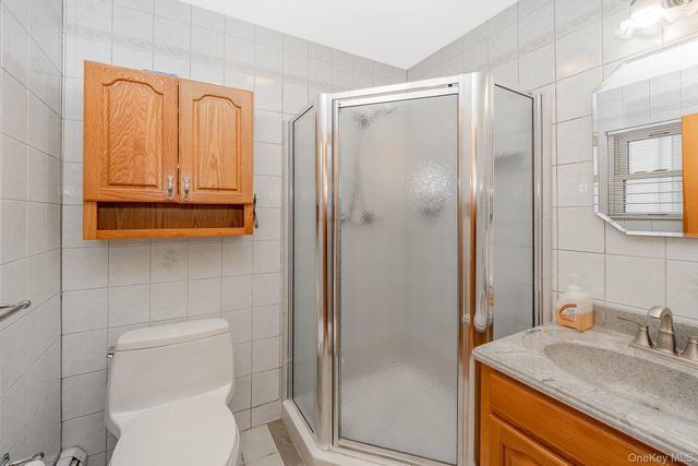 242 Singingwood Drive, Holbrook, NY 11741